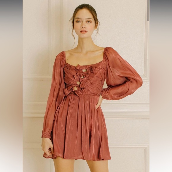 Storia Dresses & Skirts - Storia Bow Front Dress